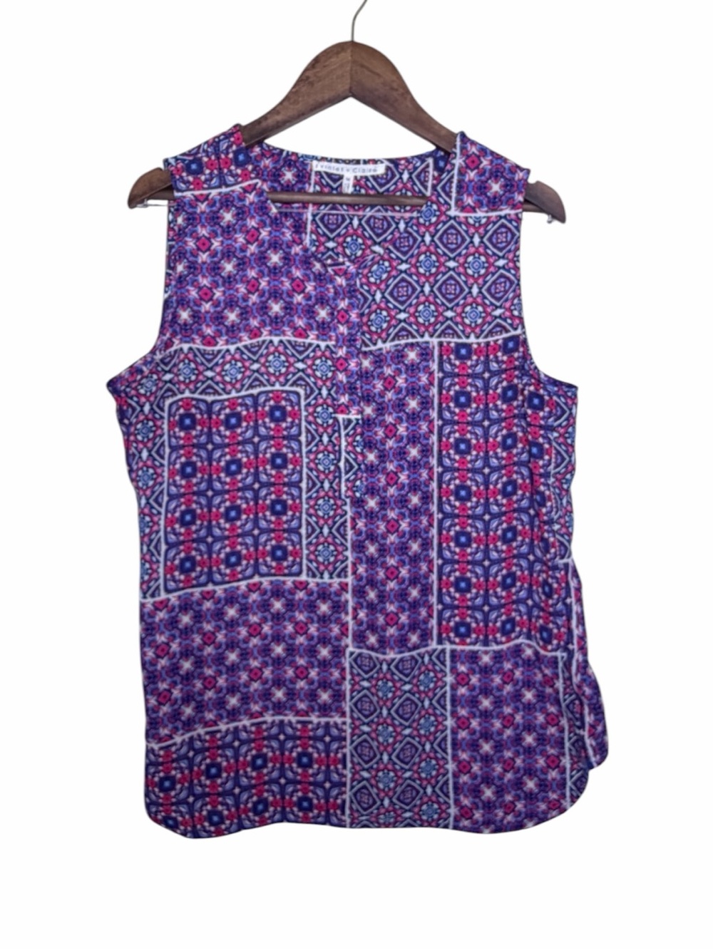 Violet + Claire Sleeveless Geometric Print Blouse Size M